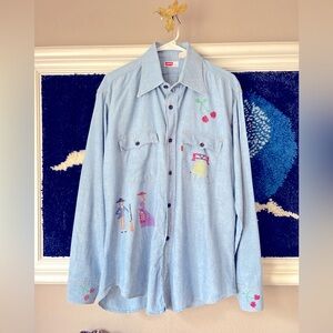 Vintage Levi’s embroidered denim long sleeve, button up shirt. Large